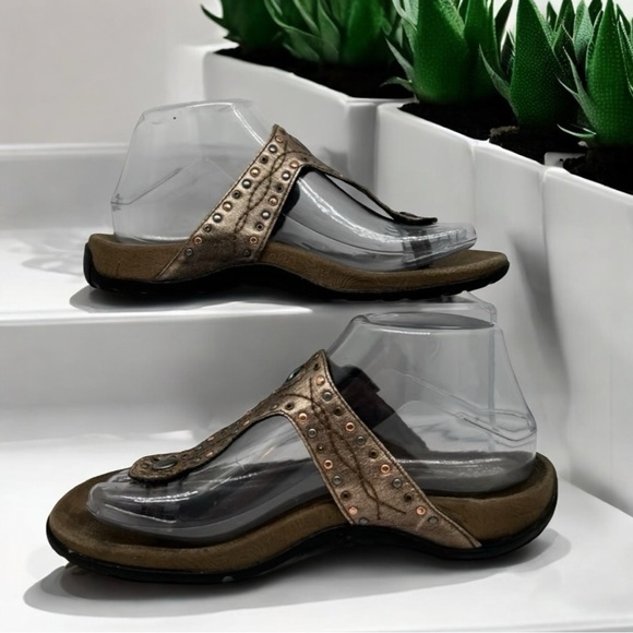 Taos Serena Studded Gems Brown
Gold Sandals Sz 11 - Picture 4 of 8